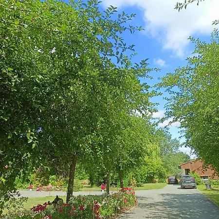 Penzion Les Du Galant Rez De Jardin Verlinghem